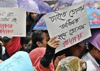 গণঅভ্যুত্থানে উত্তেজনার স্ফুলিঙ্গ ছড়ানো স্লোগান কাব্য