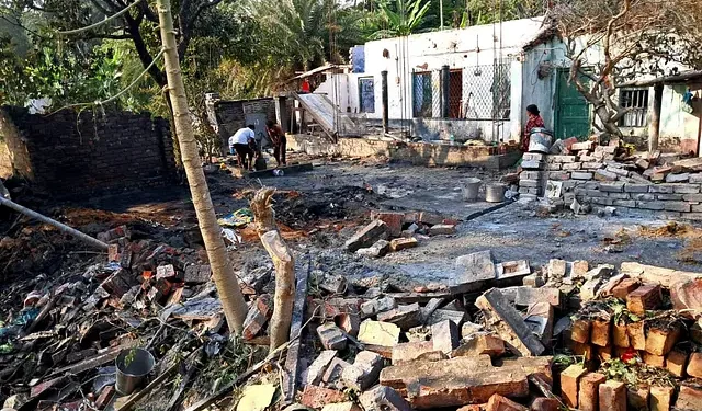 ভারতের পশ্চিমবঙ্গে আতশবাজির কারখানায় বিস্ফোরণ, দগ্ধ ৩