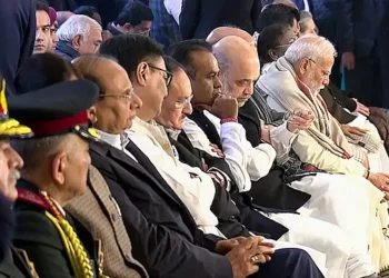 বিতর্কের মধ্যেই শেষ হলো মনমোহন সিংয়ের শেষকৃত্য