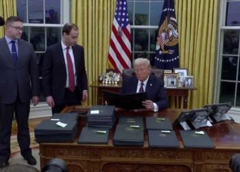 শপথ নিয়েই যেসব নির্বাহী আদেশে সই করলেন ট্রাম্প