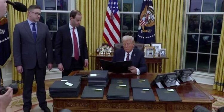 শপথ নিয়েই যেসব নির্বাহী আদেশে সই করলেন ট্রাম্প