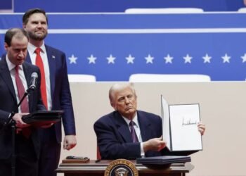 প্রথম দিনেই ট্রাম্পের নির্বাহী আদেশের ঝড়, দ্বিতীয় মেয়াদের কৌশল স্পষ্ট