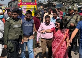 আনোয়ারায় যানজট নিরসনে রোড ডিভাইডার স্থাপন উপজেলা প্রশাসনের