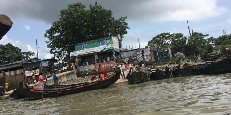 অভয়মিত্রঘাট ইজারা পেতে চসিকের প্রতি সাম্পান মাঝিদের আহ্বান