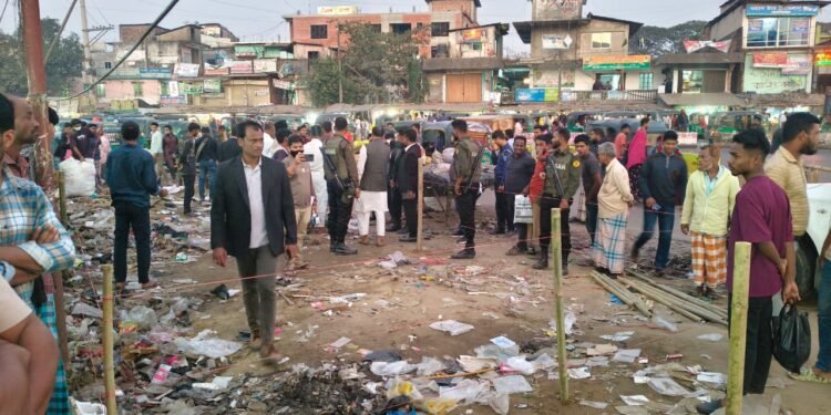 আনোয়ারায় ফুটপাত উচ্ছেদ অভিযান