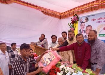 চন্দনাইশ সাতবাড়িয়ায় অসহায় দুস্থদের মাঝে শীতবস্ত্র বিতরণ