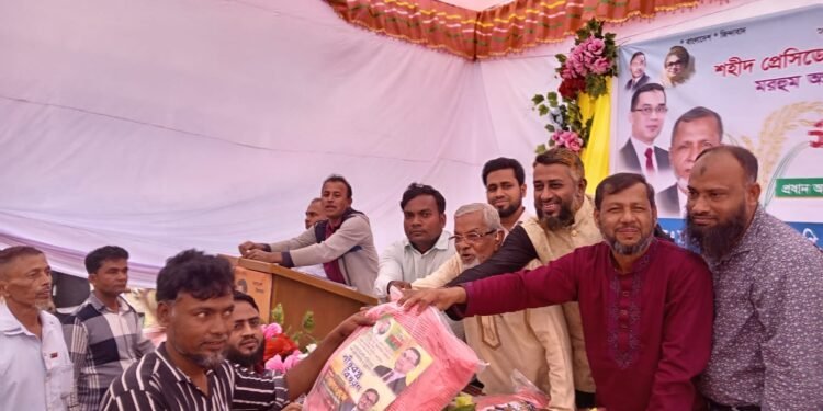 চন্দনাইশ সাতবাড়িয়ায় অসহায় দুস্থদের মাঝে শীতবস্ত্র বিতরণ