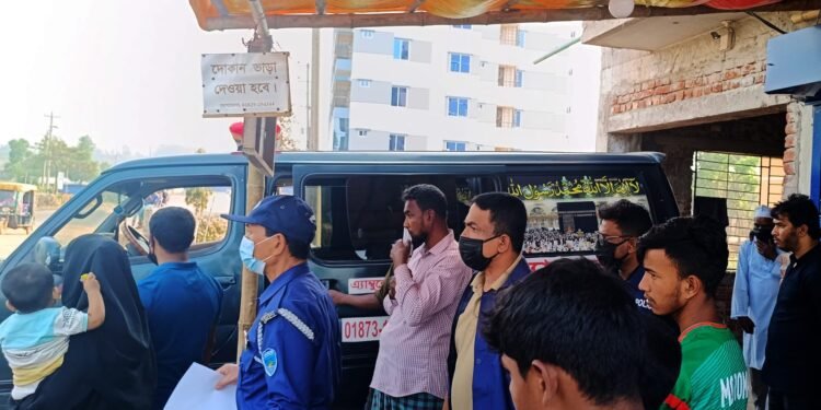 ফোনে পাননি স্বামীকে, লাশ উদ্ধার করলেন পুলিশ