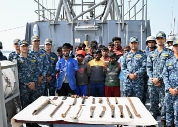 বঙ্গোপসাগরের কুতুবদিয়ায় বাংলাদেশ নৌবাহিনীর বিশেষ অভিযান