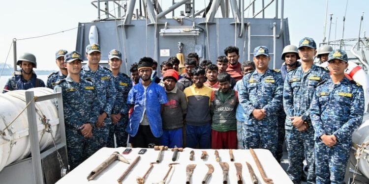 বঙ্গোপসাগরের কুতুবদিয়ায় বাংলাদেশ নৌবাহিনীর বিশেষ অভিযান