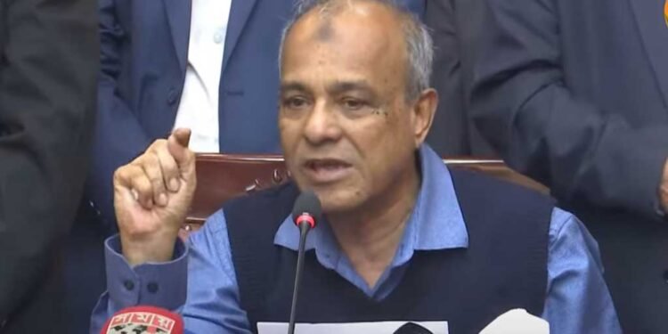 গভীর রাতে কেন সংবাদ সম্মেলনে স্বরাষ্ট্র উপদেষ্টা