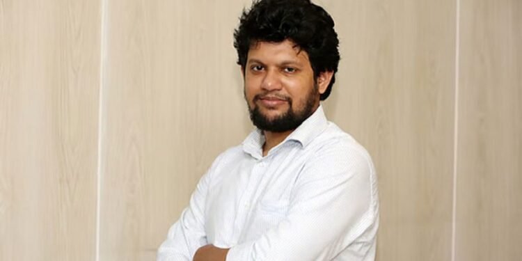 থামুন, শান্ত হোন: উপদেষ্টা মাহফুজ আলম