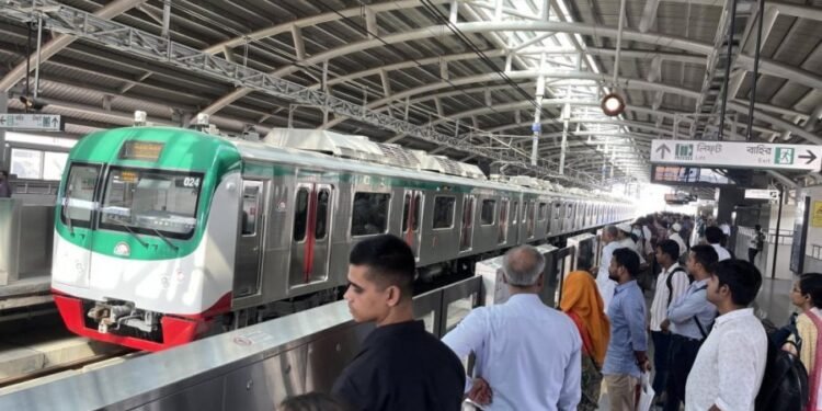 মেট্রোরেলে একদিনে রেকর্ড ৪ লাখের বেশি যাত্রী যাতায়াত করেছে