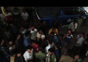 গাজীপুরে আসামি ছাড়িয়ে নিতে ‘গণঅধিকার পরিষদ নেতাকর্মীদের’ থানা ঘেরাও