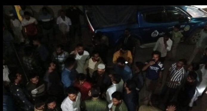 গাজীপুরে আসামি ছাড়িয়ে নিতে ‘গণঅধিকার পরিষদ নেতাকর্মীদের’ থানা ঘেরাও