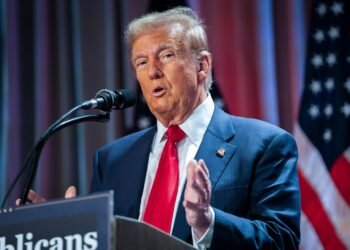 গাড়ি আমদানিতে ২৫ শতাংশ শুল্ক আরোপের ঘোষণা যুক্তরাষ্ট্রের প্রেসিডেন্ট ট্রাম্পের