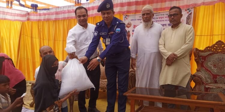 চন্দনাইশ সাতবাড়িয়ায় মাওলানা আব্দুস সালাম- ছামুদা খাতুন ফাউন্ডেশনের ইফতার সামগ্রী বিতরণ