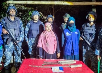 বাংলাদেশ নৌবাহিনী পরিচালিত যৌথ অভিযানে টেকনাফ থেকে কুখ্যাত ডাকাত আটক