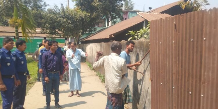 বারইয়ারহাট পৌরসভায় অবরুদ্ধ  চলাচলের পথ উন্মুক্ত হলো