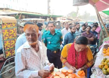 কর্ণফুলীতে বাজার মনিটরিং, জরিমানা ৮ হাজার টাকা