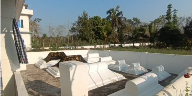 প্রেমের নিদর্শন ছুরুত বিবি মসজিদ, মানত পূরণে হাজারও মানুষের আসর