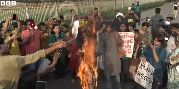 আইন না মেনে আমরা ‘মব’ কালচারকেই বেছে নিব?