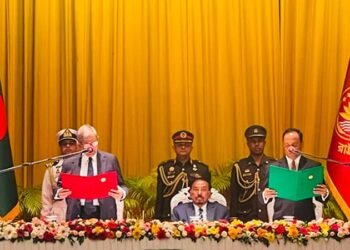 Mirza Fakhrul takes oath as 23rd President